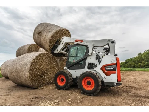 کاربردهای ماشینآلات بابکت در کشاورزی